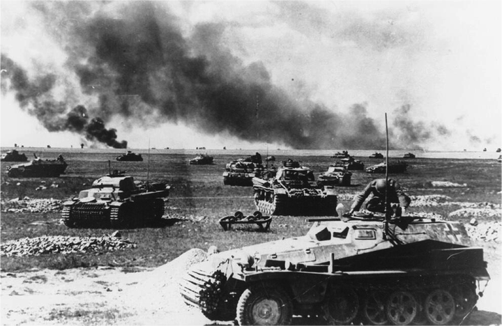 German tanks invade Russia