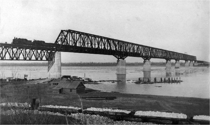 Railroad bridge at Uvek
