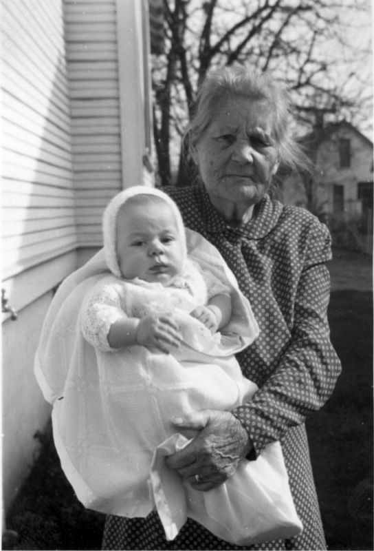 Dora Derring holding her grandson, Vernon Schreiber