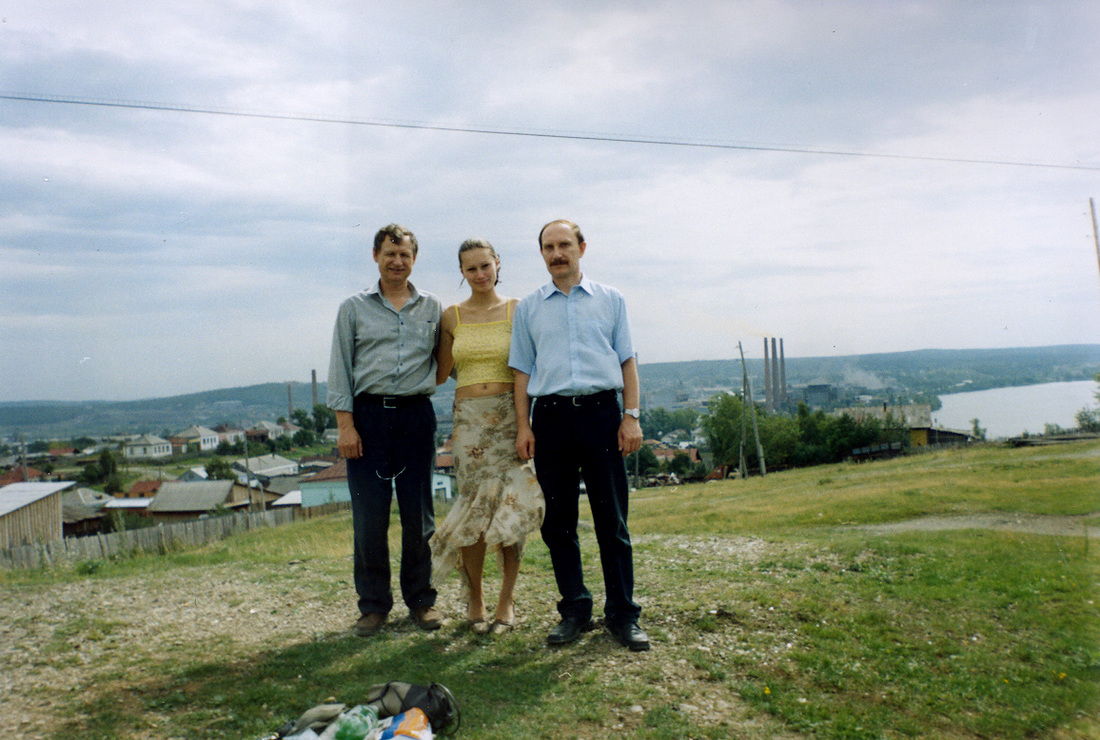 Viktor Schreiber, Galina Schreiber and her father Alexander Schreiber in Polevskoy, Russia (close to Ekaterinburg) in August 2004.