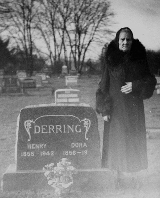 Dora Drring at Derring grave