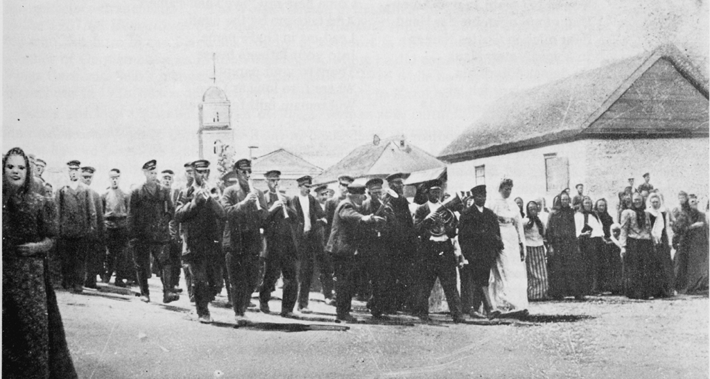Wedding procession in the colony of Bauer.
