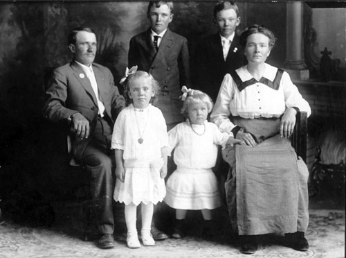 Alexander and Elizabet Traudt Family