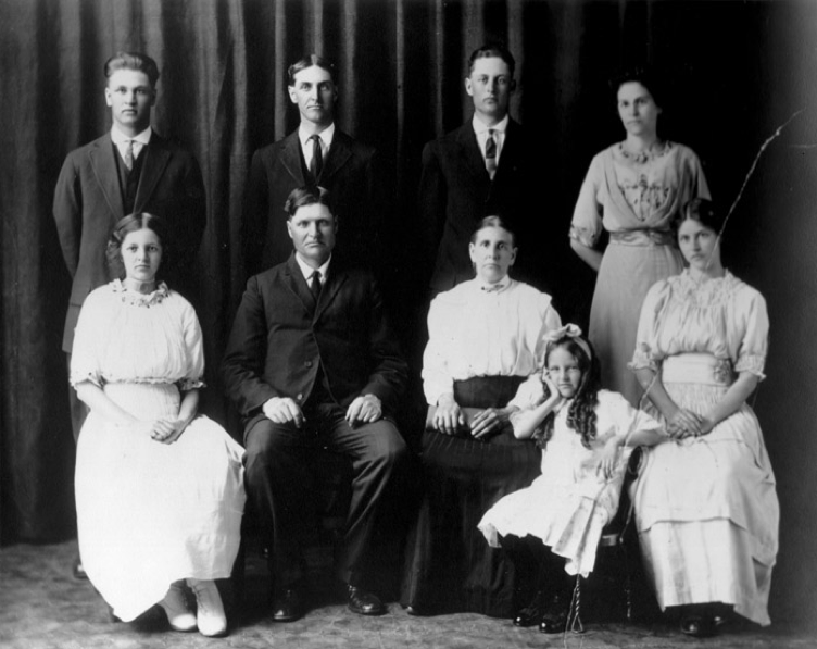 Georg Giebelhaus family circa 1915