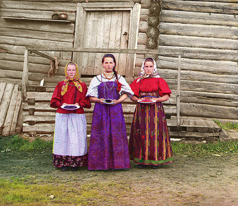 Russian peasant girls along the Sheksna River