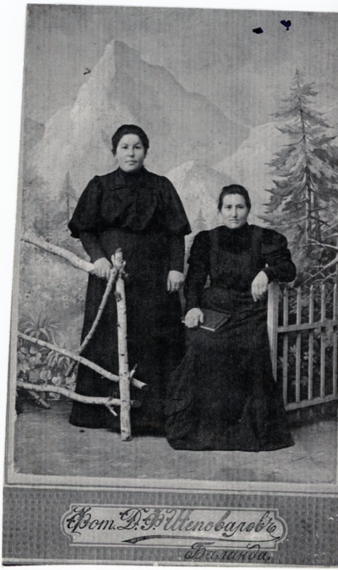 Two unknown woman, possibly members of the Schreiber family from Norka. This photo was in the collection of Marie Katherine Schreiber Baker.